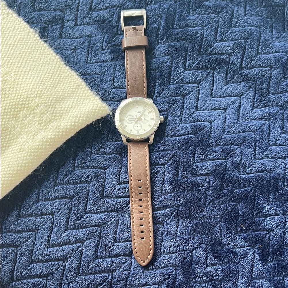 Fossil Silver Dial Brown Leather Strap Chronograph Watchneeds battery!